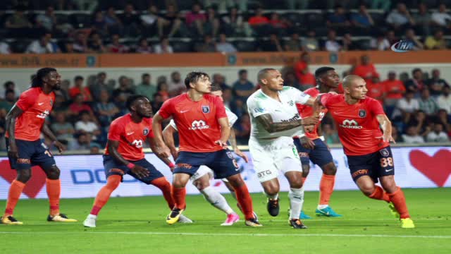 Bursaspor, sezona Başakşehir mağlubiyetiyle başladı