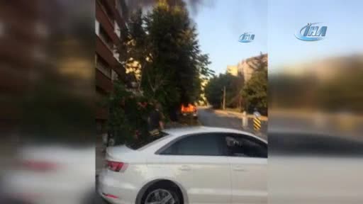 Bursa'da otomobil alev alev yandı