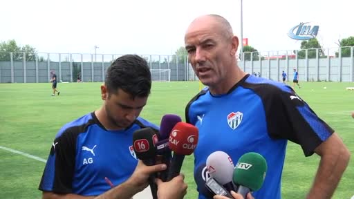 Bursaspor'un Teknik Direktörü Le Guen: "Hala oyuncu bekliyorum"