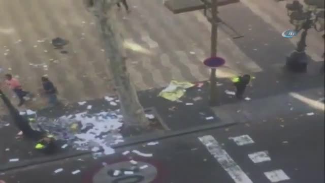 Barcelona'da dehşet! Minibüs kalabalığın arasına daldı