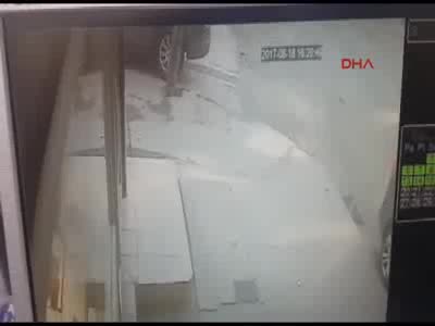 Bisikletli çocuklar kamyonla çarpıştı: 1 ölü 1 yaralı