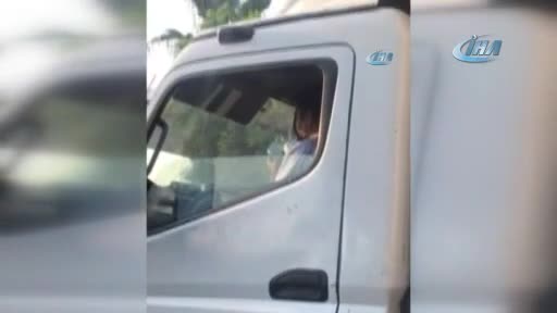 Seyir halinde uyuşturucu madde kullanırken görüntülendi