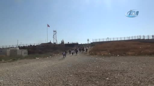 Suriyeliler maraton koşar gibi ülkelerine gidiyor!