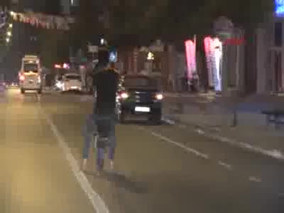 Motosikletli trafik magandası korku anlar yaşattı!