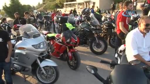 Bursa'da 200 motorcu şehir turu atarak 30 Ağustos Zafer Bayramı'nı kutladı