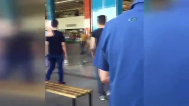 Kaçak boğa alışveriş merkezini birbirine kattı
