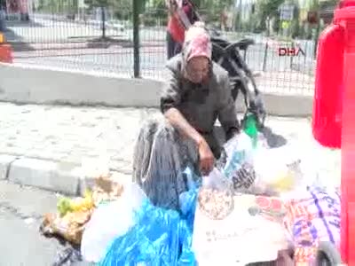 Görenlerin yüreğini burktu: Kızıyla birlikte...