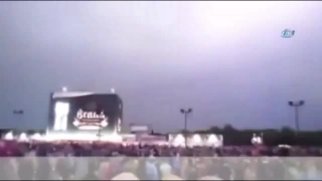Festivale yıldırım düştü: 15 yaralı