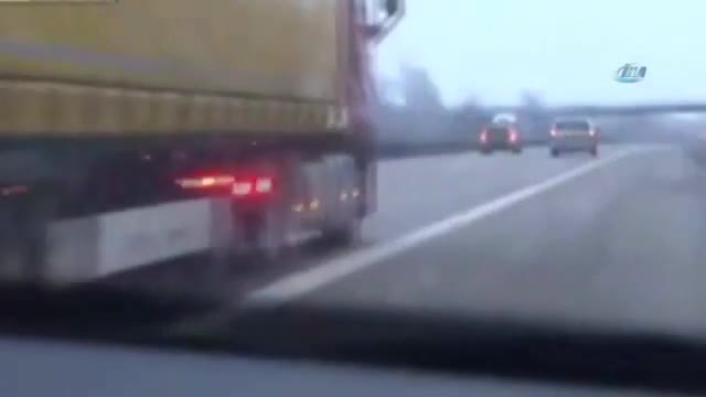240 kilometre hızla ortalığı birbirine kattı