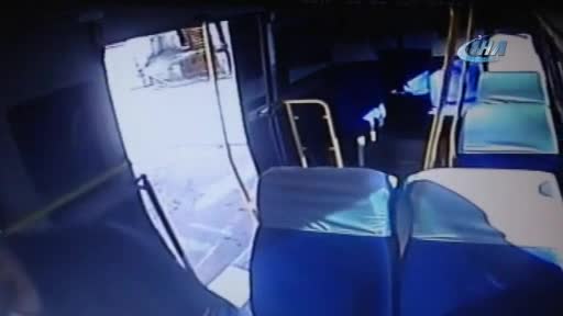 Bursa'da 15 saniyede minibüsteki paraları çalıp kayıplara karıştı