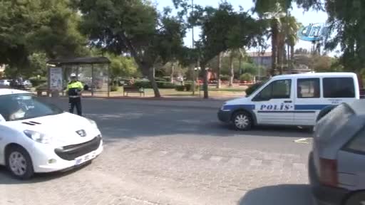 Adana'da lise öğrencisinin unuttuğu çanta panik yarattı