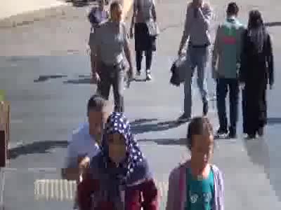 Bursa'da suç duyurusuna kucağında yavru kediyle geldi