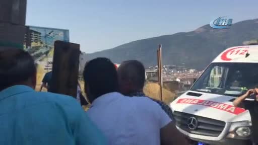 Bursa'da kamyonun arkasına takıldı parmakları sıkışınca az daha ölüyordu