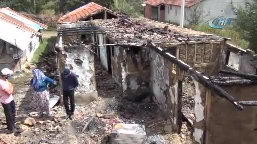 Bursa'da hurda minibüste yaşam savaşı veriyorlar