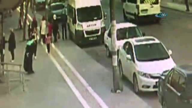 Otomobilin kurşun yağmuruna tutulduğu anlar kamerada