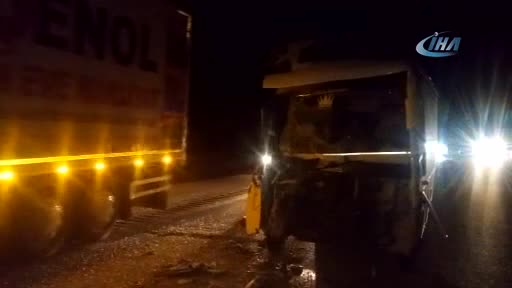Minibüs TIR'a arkadan çarptı: 16 yaralı