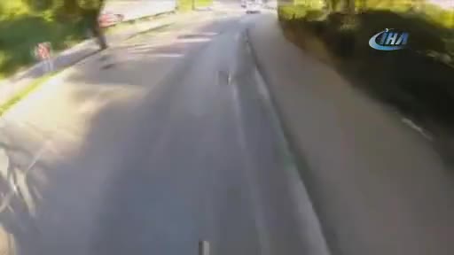Bursa'da bisikletçinin kazası kask kamerasına yansıdı!