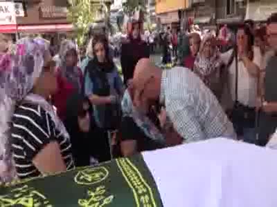 Halay çekerken ölen sağlıkçı Bursa'da son yolculuğuna uğurlandı