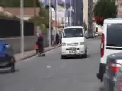 Kurye gibi fabrikaya geldi, eşini vurdu!