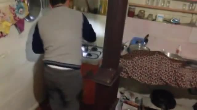 Evde fare operasyonu: Görüntüleri binlerce kişi izledi