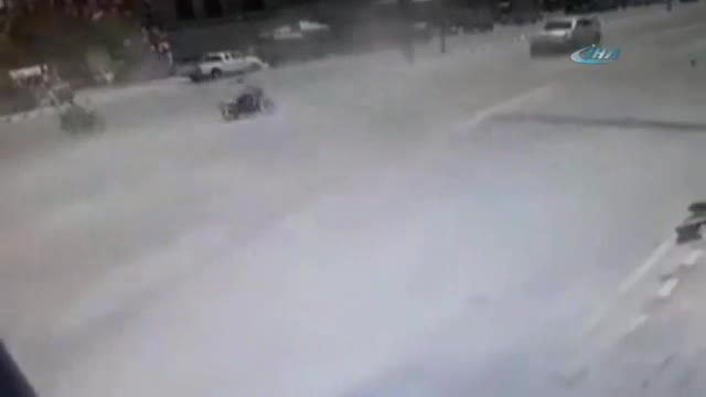 Kamyonet taksiyi biçti: 5 ölü