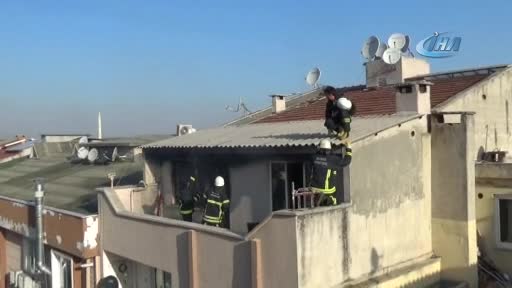 Bursa'da 6 katlı binanın çatı katında yangın!