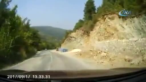 Bursa'da faciadan dönüldü! O anlar araç kamerasına yansıdı