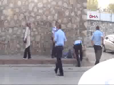 Bursa'da çılgın aşık sevdiği kızın gözü önünde harakiri yaptı!