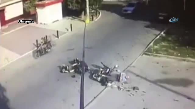 Motosikletler kafa kafaya çarpıştı!