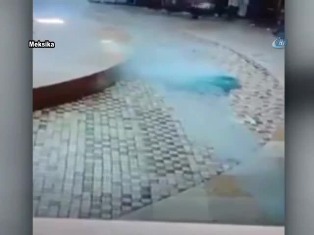 Camın altında kalmaktan saniyelerle kurtuldular