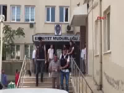 Bursa'da 3 kilo esrarla yakalandı adliyeye çocuğuyla götürüldü