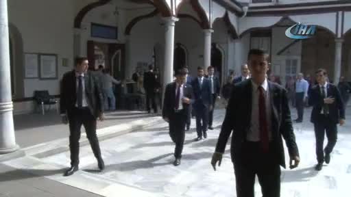 Bakan Gül, Bursa Ulucami ve Emirsultan türbesini ziyaret etti