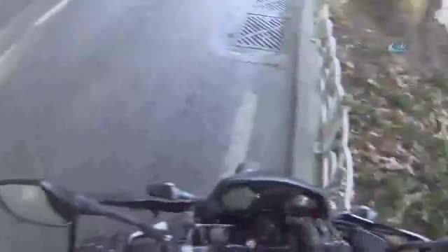 İstanbul'da ilginç motosiklet kazası!