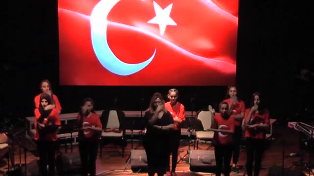 İşaret diliyle klip çeken gençler finali Bursa'da yaptı