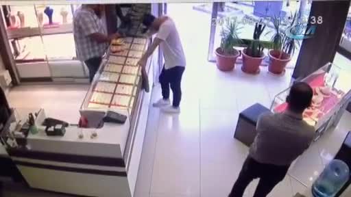 Bursa'da güpegündüz kuyumcuyu böyle soydu