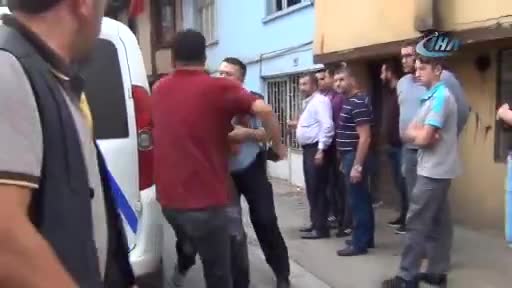 Bursa'da polise sopalı saldırı: 10 gözaltı