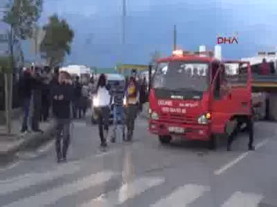 İşçi servisi TIR'a çarptı: 21 yaralı