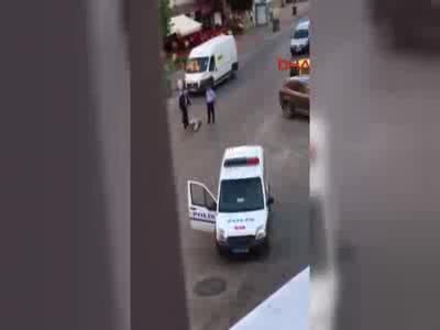 Yerde yatan kadına dayak: 2 polis açığa alındı