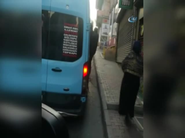 Tıka basa minibüste tehlikeli yolculuk