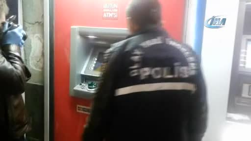 Bursa'da para yatırmak isterken ATM'deki düzeneği fark etti