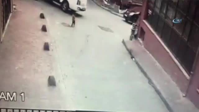 Kamyonet dehşeti: 2 yaşındaki çocuk ezildi