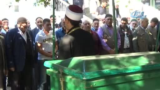 Bursa'da minik Necla kamyonet altında kaldı