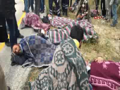 Bursa'da yaralılar, battaniyeye sarınarak ambulans bekledi