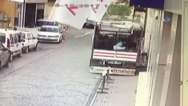 1 dakikada 3 bin liralık hırsızlık kamerada