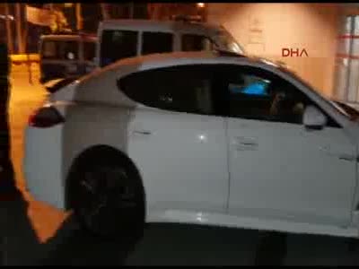 Ünlü türkücünün bulunduğu araca silahlı saldırı!