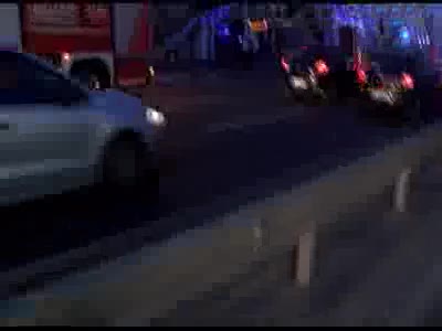 Servis minibüsü metrobüs durağına girdi!