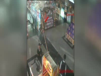 Üniversite öğrencilerini kaçırdılar, AVM'de kıskıvrak yakalandılar!
