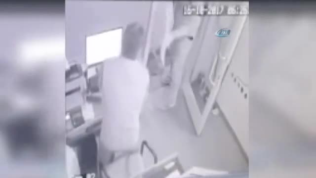 Kar maskeli gaspçıya böyle direndi