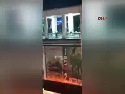 Gençlerin intihar şovu AVM'yi karıştırdı!