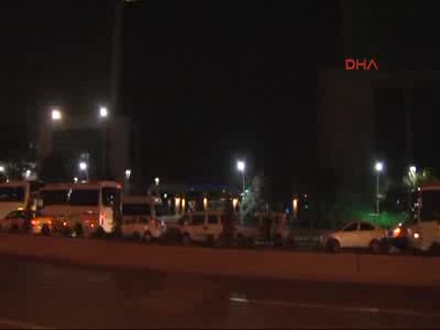 Ankara Büyükşehir Belediyesi önünde hareketlilik